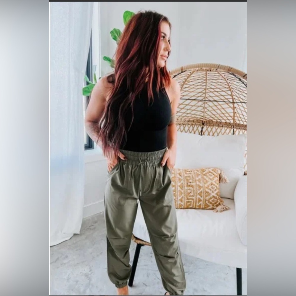 Chelsea DoBoer by Lily & Lottie Hamlin Joggers in Brown Size: Small
